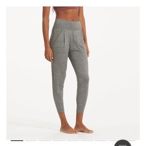 Vuori Lux Harem Size Small Heather Grey